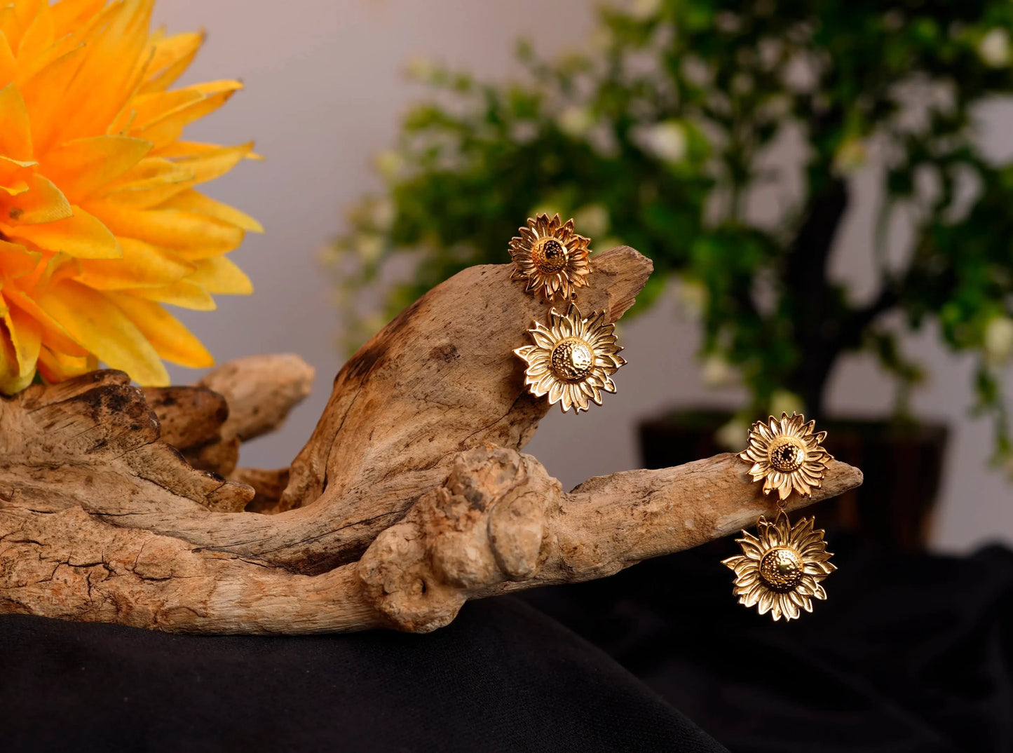 Smara Sunflower Earrings