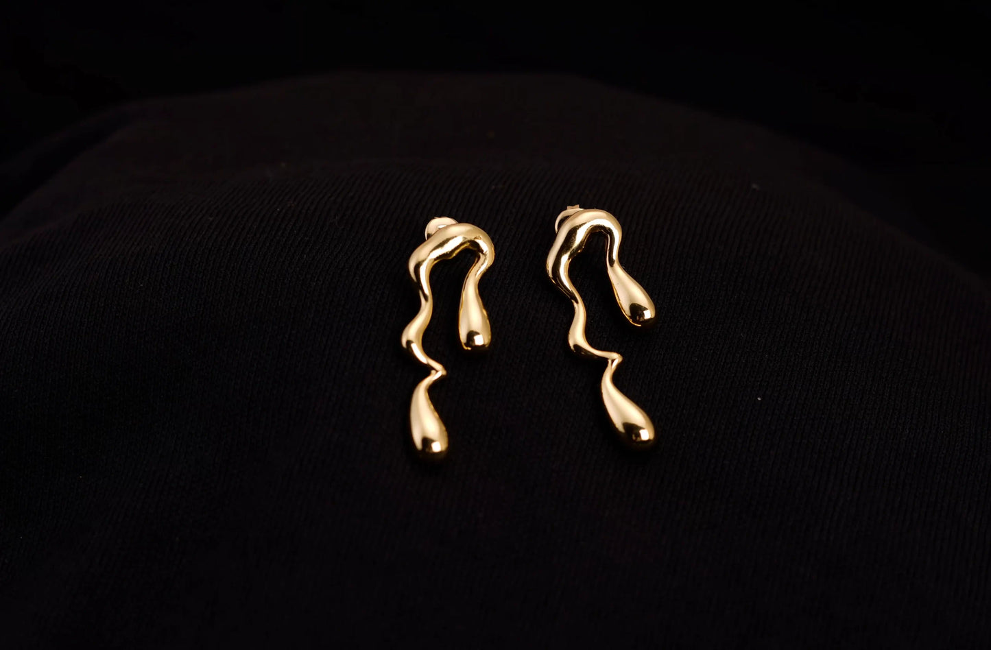 Smara Twisted Water Drop Earrings
