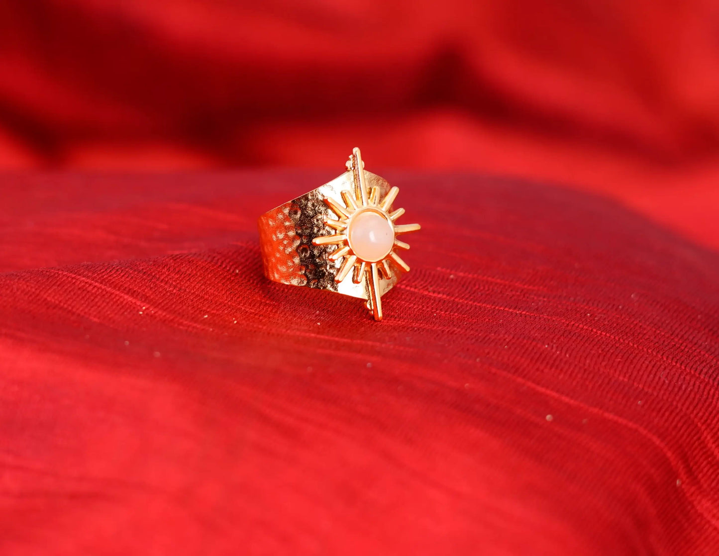 Smara Geometric Natural White Stone Ring