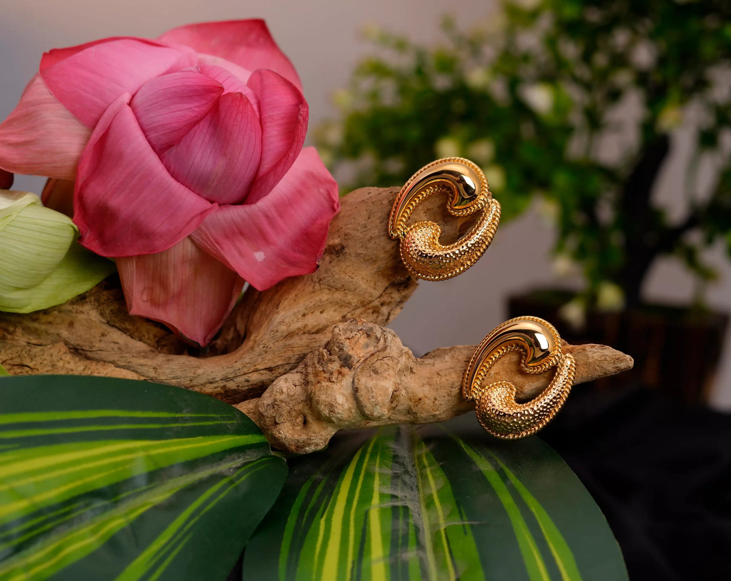 Smara Gold Cancer Star Sign Earrings