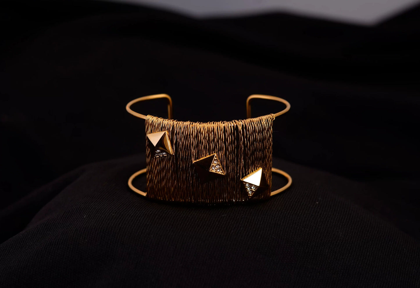 Smara Wired Broad Stone Studed Bracelet