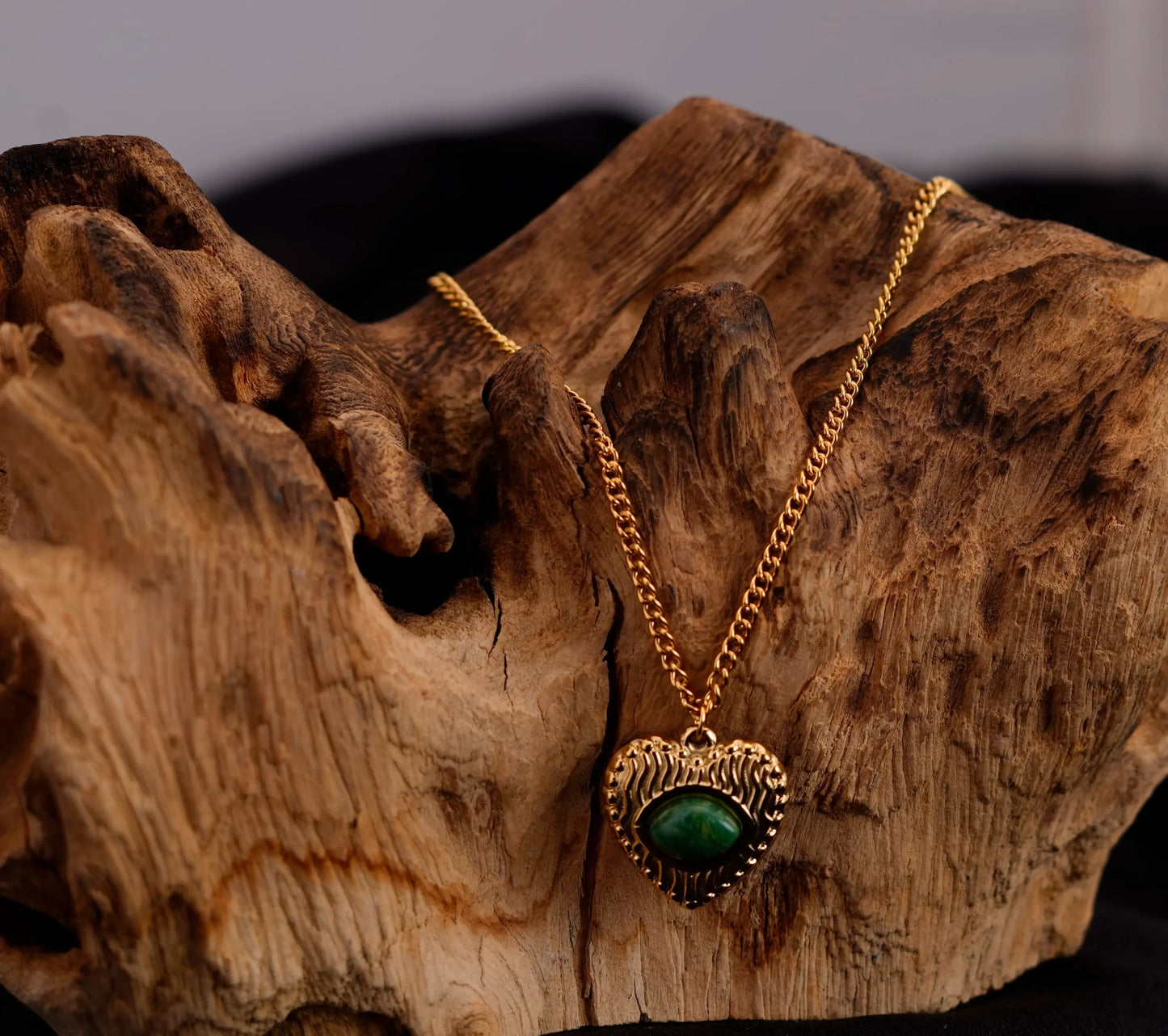 Smara Exquisite Heart Shaped Necklace