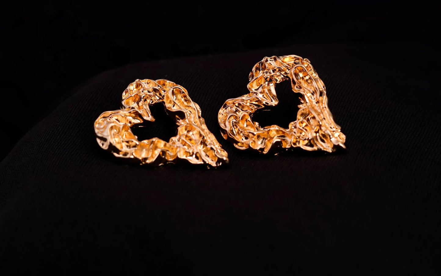 Smara Folded Hollow Heart Earrings