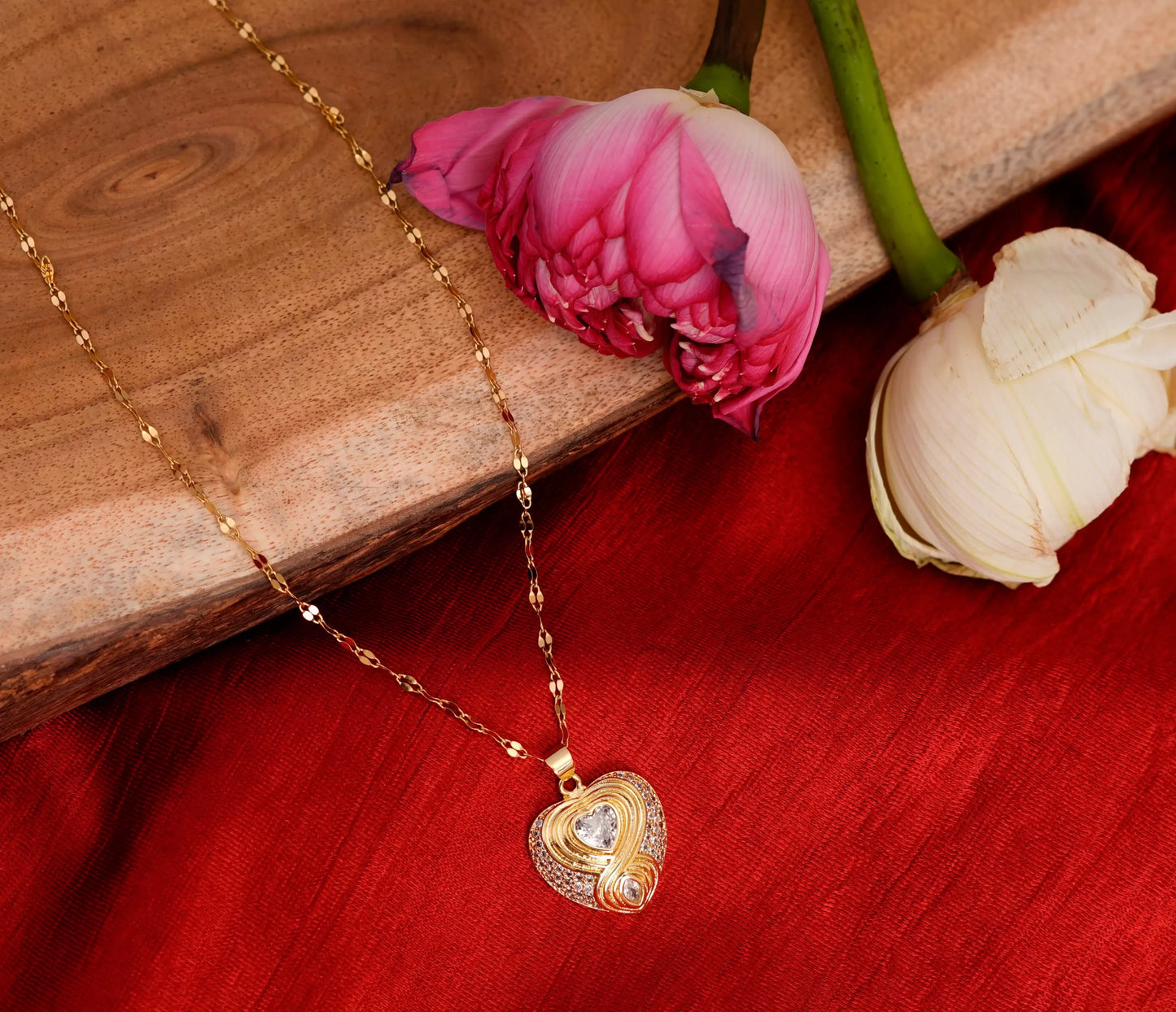 Smara Zirconium Love Pendant Necklace