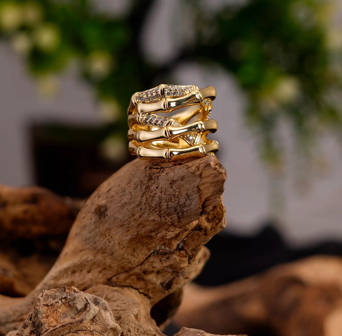 Smara Exquisite Bone Ring