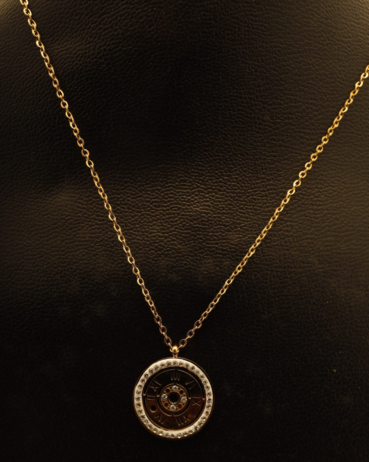 Smara roman numeral pendant necklace