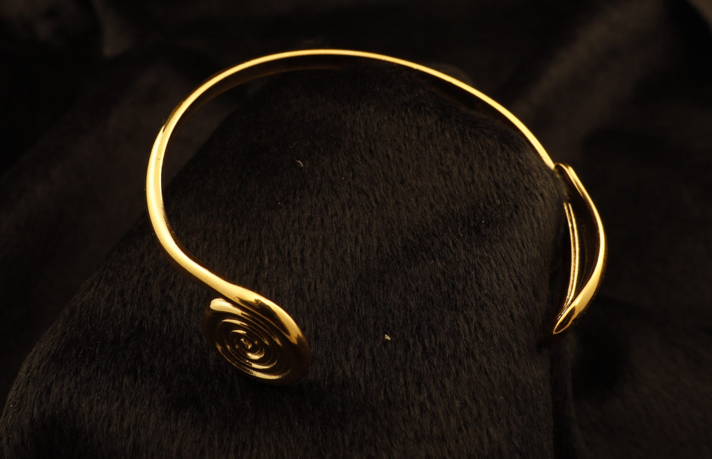 Smara 18k gold plated Asymmetrical Bracelet