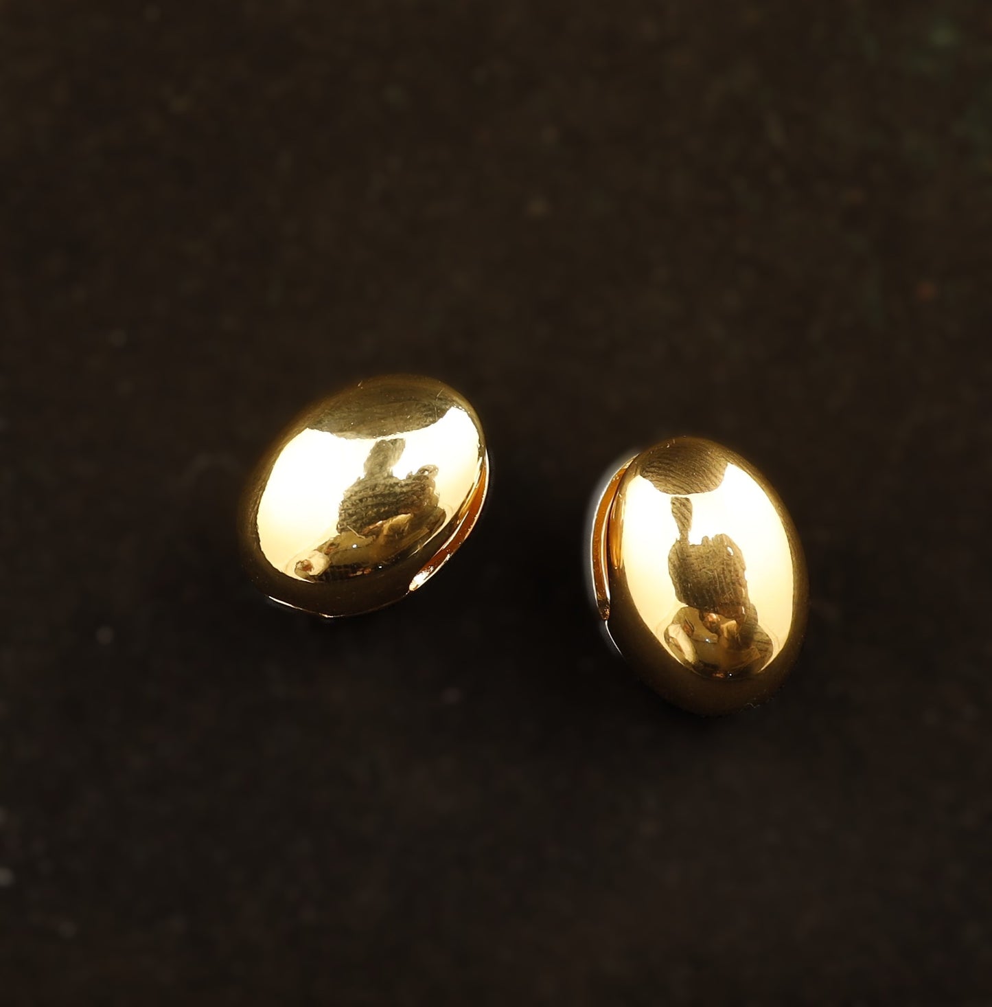 Smara 18k gold plated Peanut Huggie