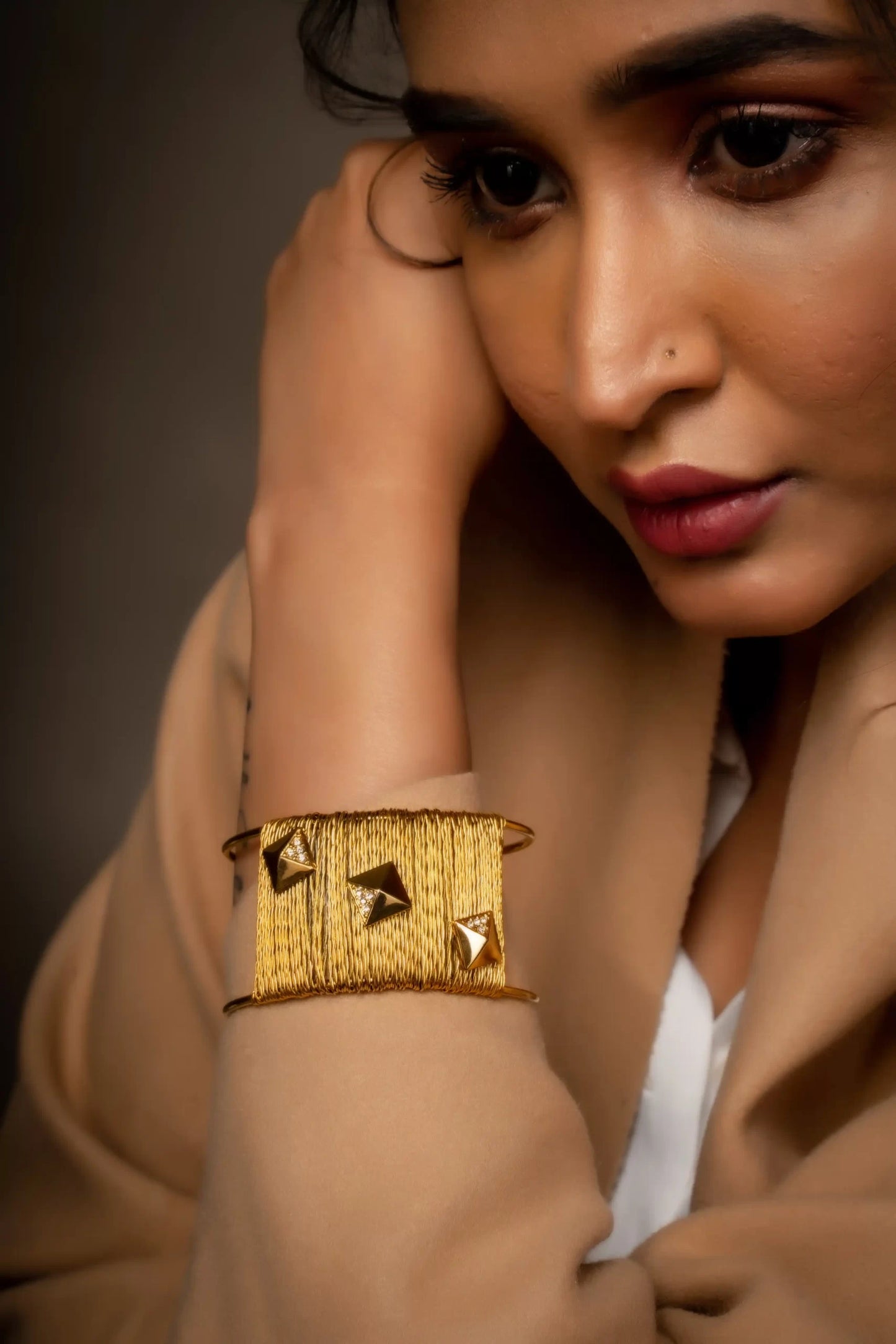 Smara Wired Broad Stone Studed Bracelet