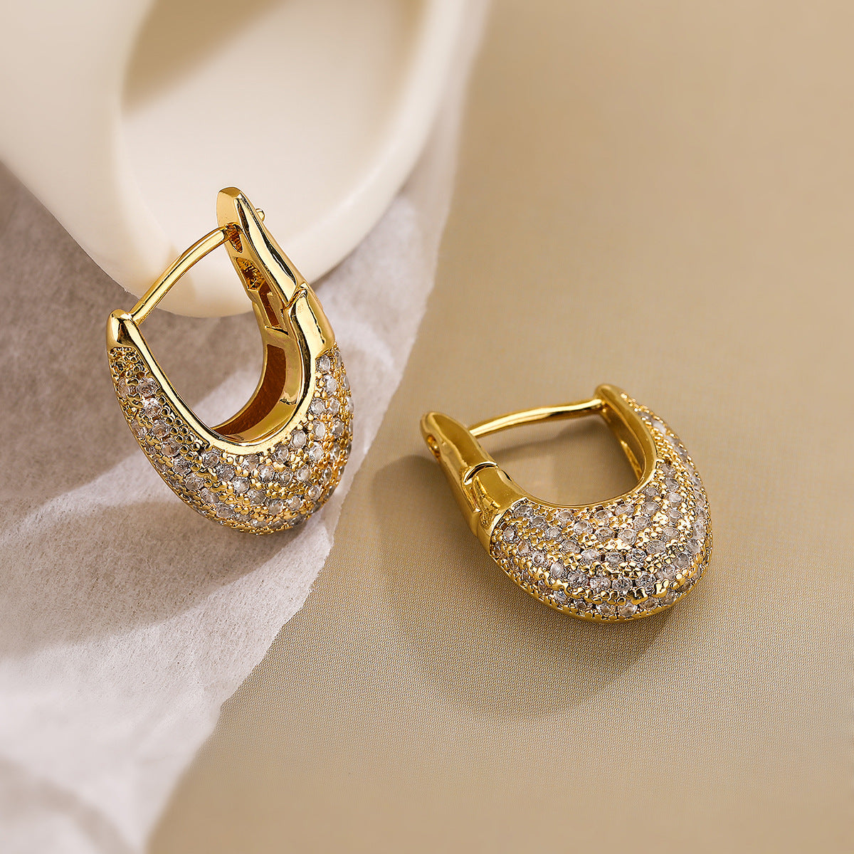 Smara U-Shaped Zirconium Earrings