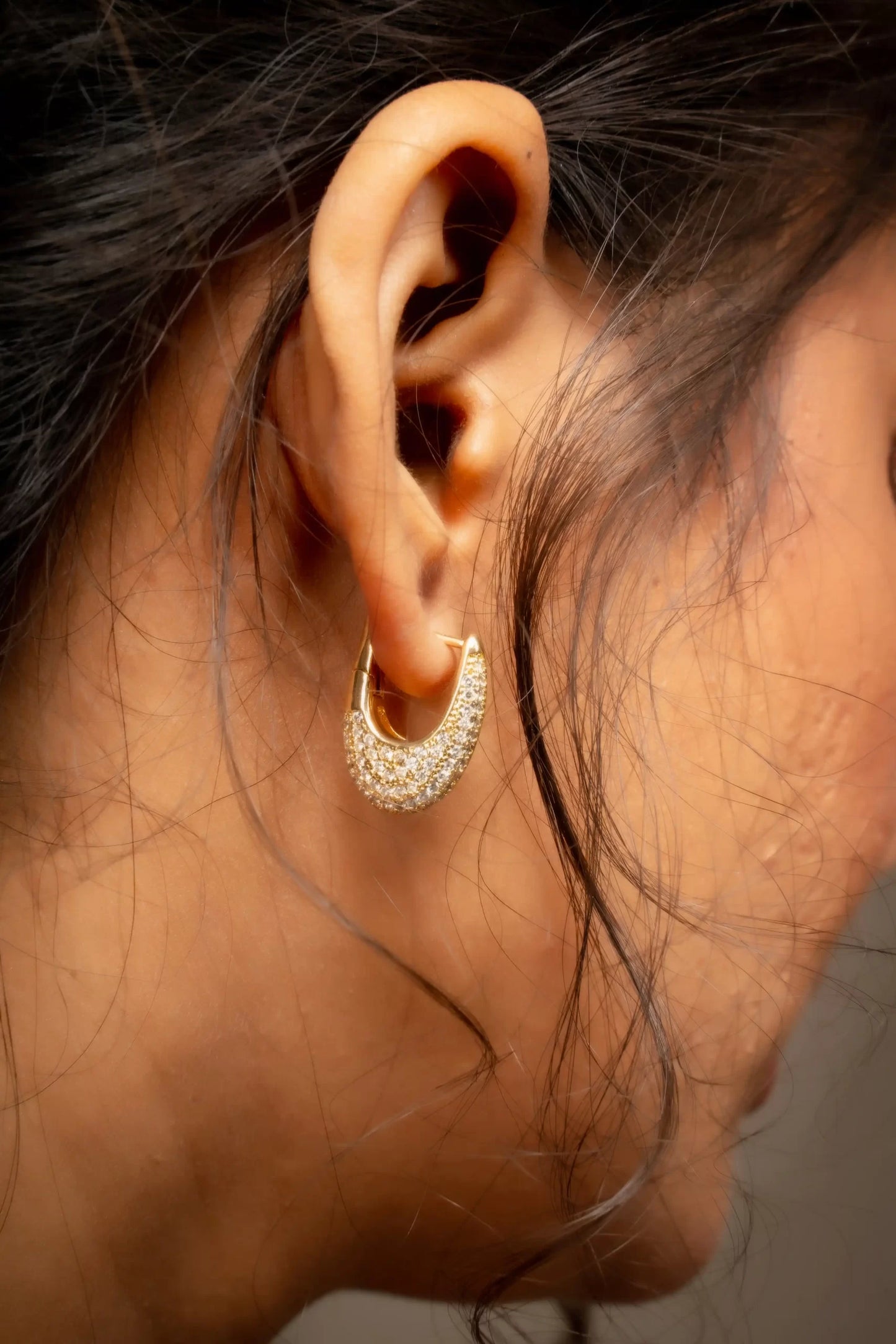 Smara U-Shaped Zirconium Earrings