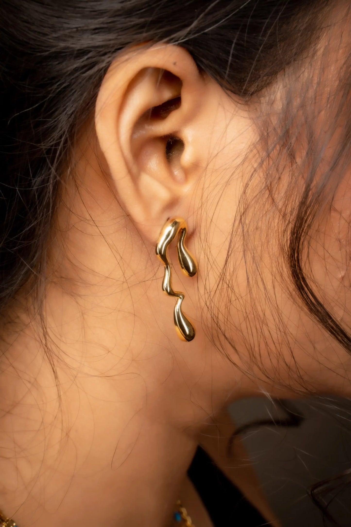 Smara Twisted Water Drop Earrings